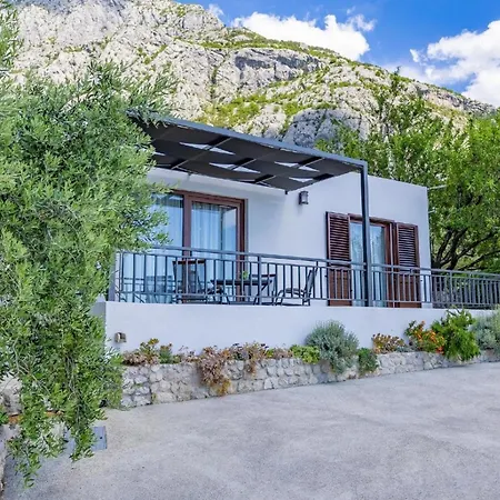 Ferienhaus In Veliko Brdo Mit Grill, Garten Und Terrasse * Makarska