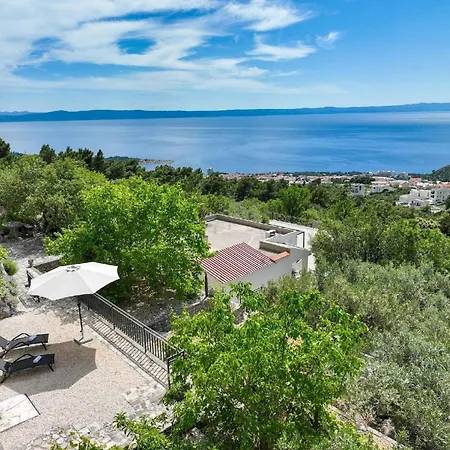Ferienhaus In Veliko Brdo Mit Grill, Garten Und Terrasse Makarska