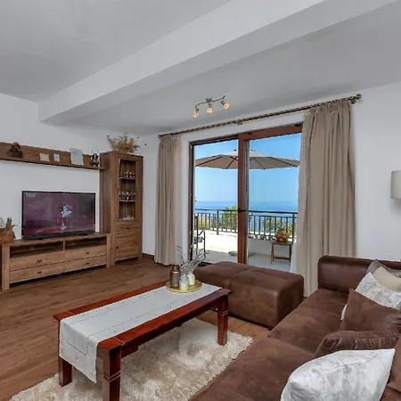 Vakantiehuis Ferienhaus In Veliko Brdo Mit Grill, Garten Und Terrasse
