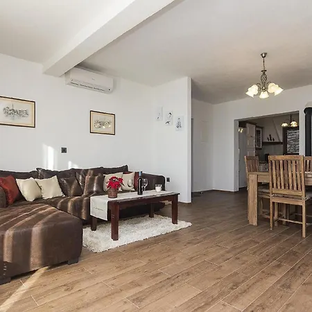 Ferienhaus In Veliko Brdo Mit Grill, Garten Und Terrasse Vakantiehuis *